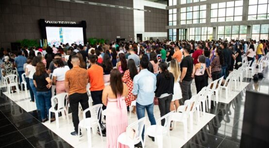 Prefeitura empossa 180 novos servidores da Educação