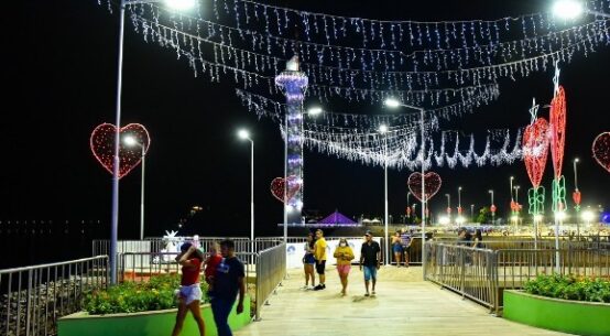 Luzes de Natal e espetáculos de dança e humor marcam a programação deste fim de semana
