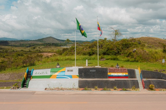 Caminhoneiros denunciam demora na liberação de cargas pela Receita Federal em Pacaraima