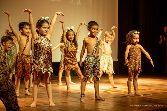 Escola de Boa Vista apresenta clássicos da Disney no Teatro Municipal