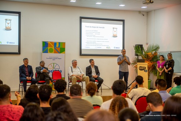 Residência em TIC: turma com 250 alunos inicia formação na área de tecnologia