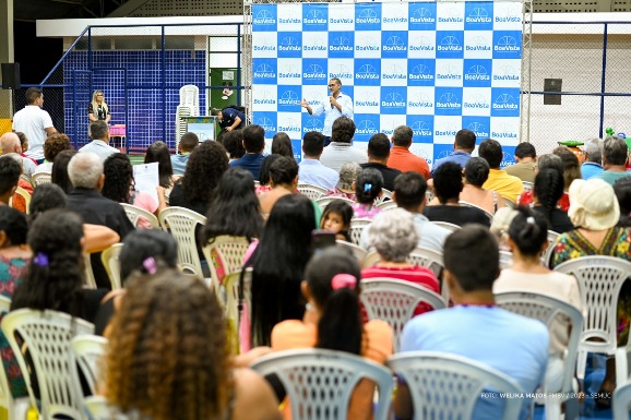 Arthur Henrique entrega mais de 300 títulos definitivos para moradores de 29 bairros de Boa Vista