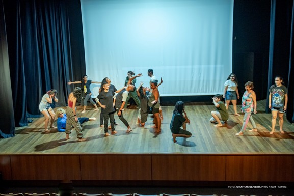 Alunos da Oficina de Teatro da prefeitura apresentam dois espetáculos nesta terça-feira