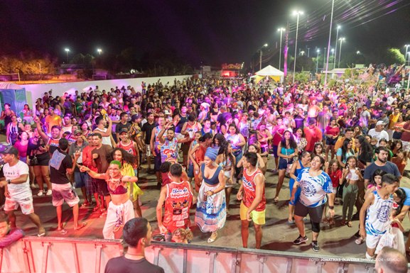 Carnaval Boa Vista Pra Frente: foliões aproveitam os pontos itinerantes da cidade para aproveitar a festa