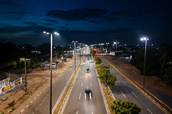 Avenida das Guianas recebe iluminação 100% LED