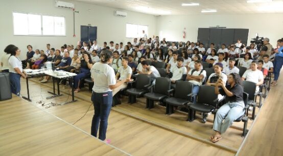 Ouvidoria da ALE-RR inicia atividades em 2025 com palestra em escola do bairro Asa Branca