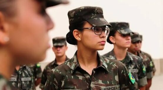 Forças Armadas iniciam alistamento voluntário feminino