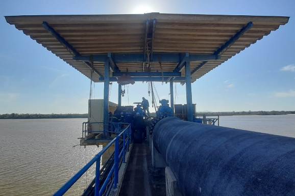 Caer realiza manobra em bombas submersas para melhorar abastecimento na Capital