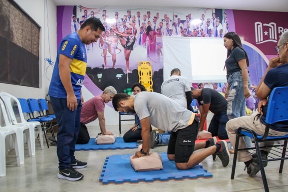 Primeiros socorros: servidores do CCJuv/ALE-RR aprimoram técnicas de salvamento