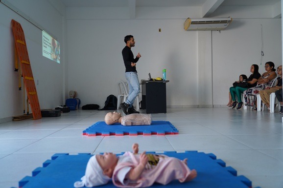 Primeiros socorros: instrutores do CCJuv recebem treinamento em técnicas de ressuscitação cardiopulmonar
