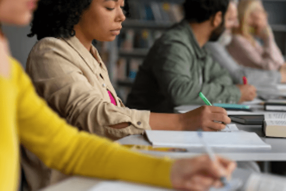 Estácio oferece mais de 180 bolsas para estudantes que prestarem o ProUni