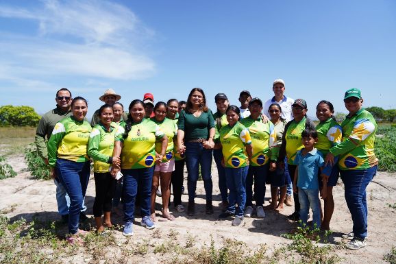 Agricultura familiar: deputada Helena Lima visita projeto de cajucultura em Normandia e ouve demandas de produtoras rurais
