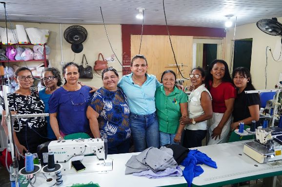 Apoio ao empreendedorismo: Helena Lima ouve costureiras de Boa Vista e promete buscar soluções para fortalecer cooperativa
