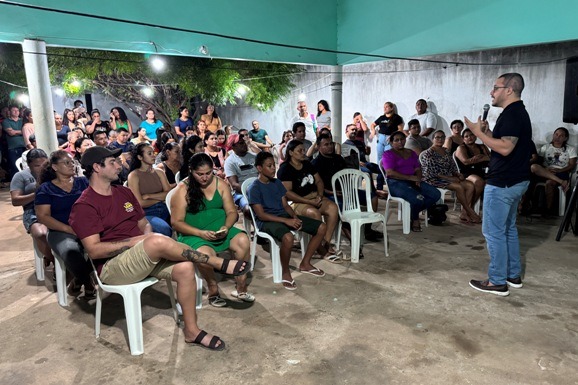 Vereador Ítalo Otávio visita bairro esse reúne com moradores do Senador Hélio Campos