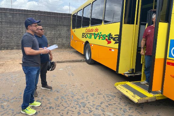 Projeto de Lei de Ítalo Otávio sugere mais um elevador nos ônibus de Boa Vista