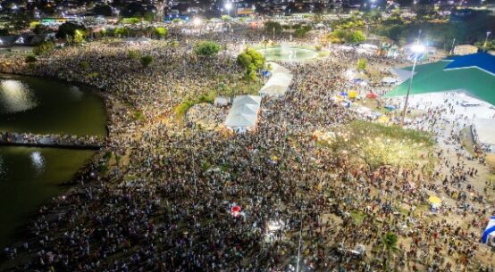 Réveillon do Parque Anauá reúne 100 mil pessoas na virada do ano