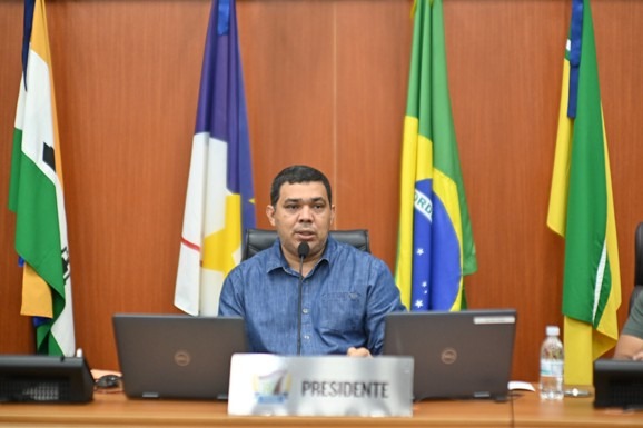 180 dias: presidente Soldado Sampaio promulga lei que garante direitos dos servidores da Cerr