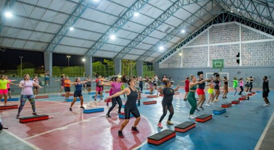 Academia Aberta: aula especial de Carnaval agita polo no Cidade Satélite