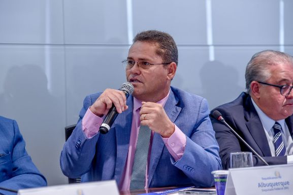 Albuquerque solicita convocação para Sessão Solene em homenagem aos pescadores do Brasil