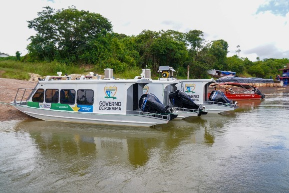 Baixo Rio Branco: Governo de Roraima entrega ambulanchas para apoio à saúde da população ribeirinha