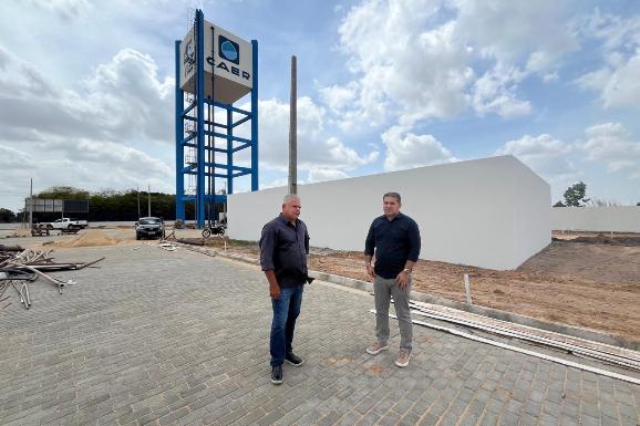 Pedra Pintada: Caer inicia os testes do sistema de abastecimento de água no bairro