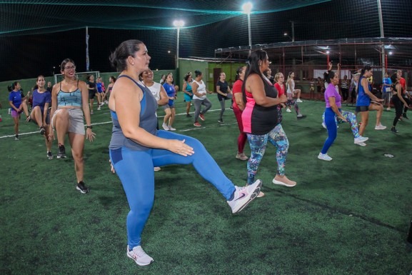Aulão de Zumba marca abertura das atividades do Centro de Convivência da Juventude no bairro Murilo Teixeira