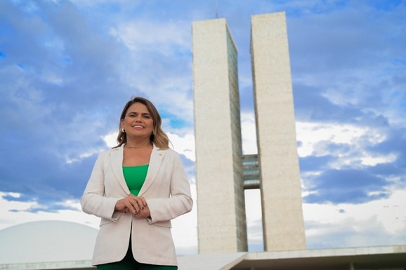 Fevereiro Roxo: Helena Lima defende fortalecimento do SUS no atendimento básico e especializado