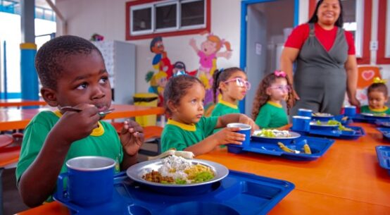 Cerca de 100 toneladas de alimentos da agricultura familiar chegam mensalmente às escolas de Boa Vista