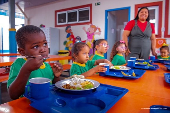 Cerca de 100 toneladas de alimentos da agricultura familiar chegam mensalmente às escolas de Boa Vista