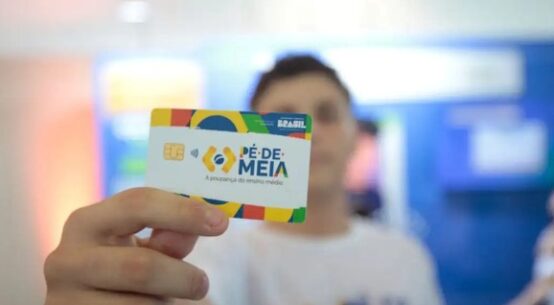Pé-de-Meia será pago ainda neste mês, diz ministro da Educação