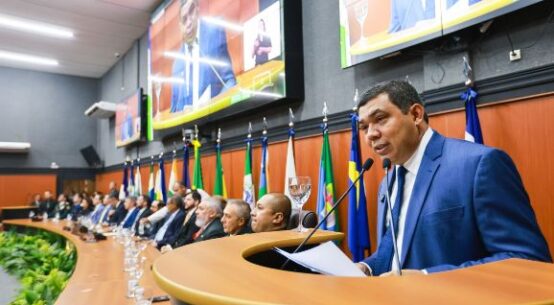 Sampaio conclama Poderes a enfrentarem crise na saúde e segurança pública