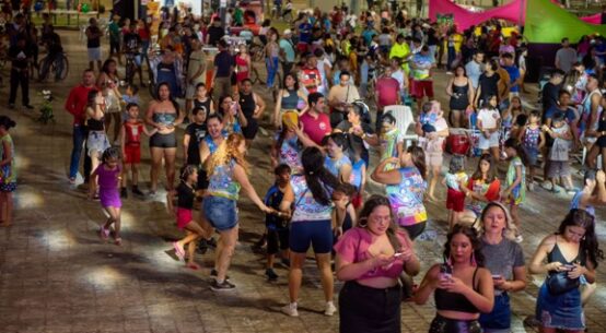 Carnaval 2025: foliões aproveitam última noite de programação nos bairros Caranã e Nova Cidade