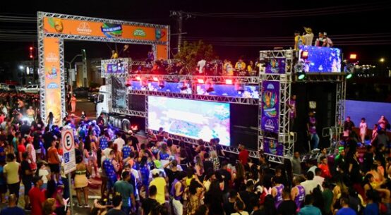 Foliões se despedem do Carnaval 2025 com grande festa na Praça Fábio Marques Paracat