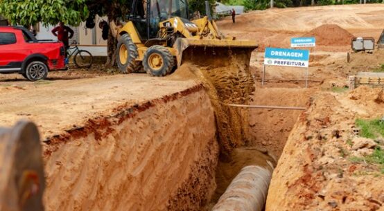 Prefeitura trabalha na solução de ponto de alagamento no 13 de Setembro