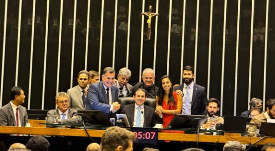 Câmara aprova PL reconhecendo o risco e elevando a pena para homicídio ou lesão contra Oficial de Justiça e outras categorias