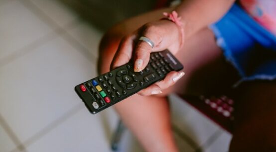 Sem a nova parabólica digital você pode ficar sem TV: veja como pedir seu kit gratuito