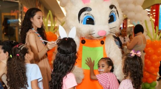 Passeios com o Coelhinho encantam a criançada na Páscoa do Pátio Roraima Shopping