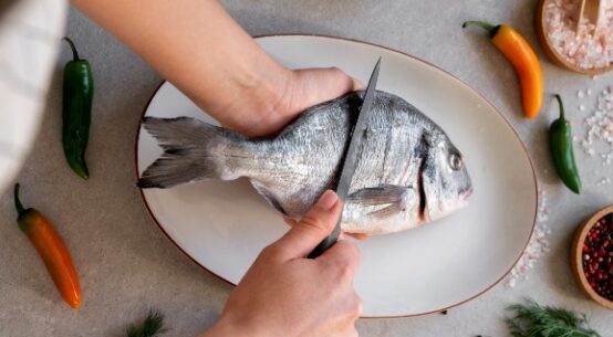Semana Santa: como manter a segurança alimentar no armazenamento e preparo de peixes e frutos do mar