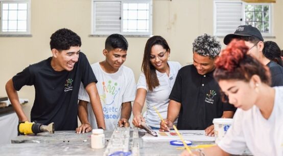 Projeto Crescer: oficina de Serigrafia estimula construção de sonhos e conquistas por meio do empreendedorismo