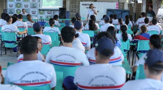 Cidadania: ALE-RR leva projeto ‘Ouvidoria Estudantil’ no Colégio Vitória Mota Cruz