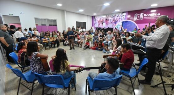Sarau Musical: CCJuv promove noite de apresentações artísticas de alunos para familiares