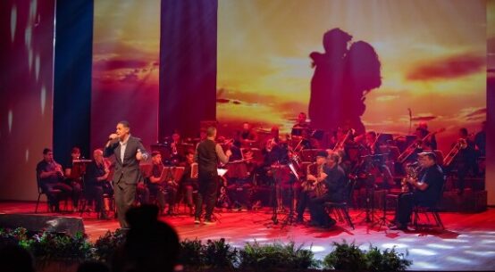 Mães se emocionam em espetáculo “Minha História com o Rei” no Teatro Municipal