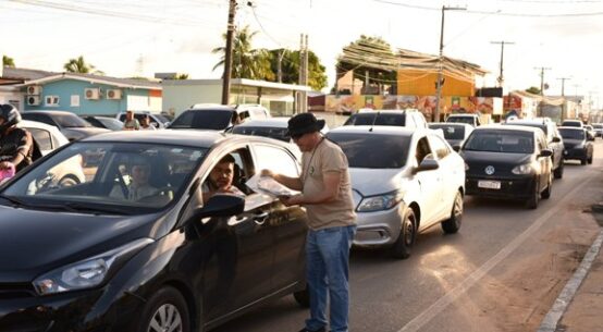Maio Amarelo: agentes orientam condutores e pedestres sobre segurança e cuidados no trânsito