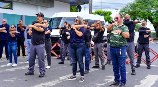 Maio Amarelo: motoristas de táxis-lotação e fiscais de transporte recebem serviços de saúde