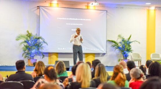 Prefeitura promove palestra sobre alfabetização para professores do ensino fundamental em Boa Vista