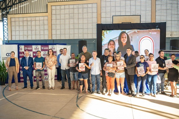 Aqui Tem Dono: Governo de Roraima entrega 500 escrituras públicas a famílias de residenciais de Boa Vista