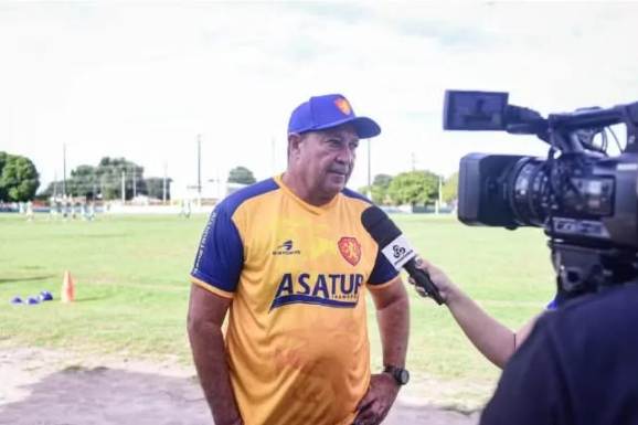 Técnico Chiquinho Viana celebra virada do GAS nos últimos minutos sobre Humaitá