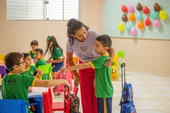 Arthur Henrique envia à Câmara projetos que ampliam benefícios de professores e cuidadores