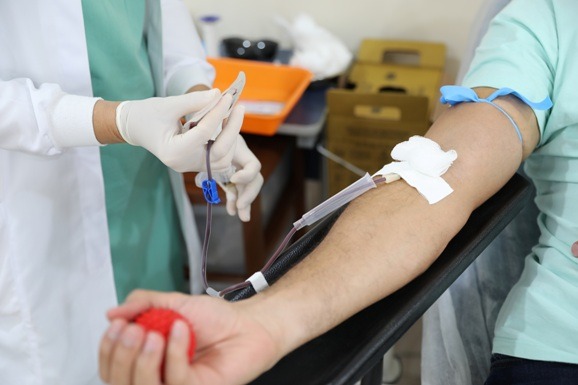 Junho Vermelho: leis estaduais reforçam importância de doar sangue com campanhas educativas, isenções e benefícios sociais para doadores