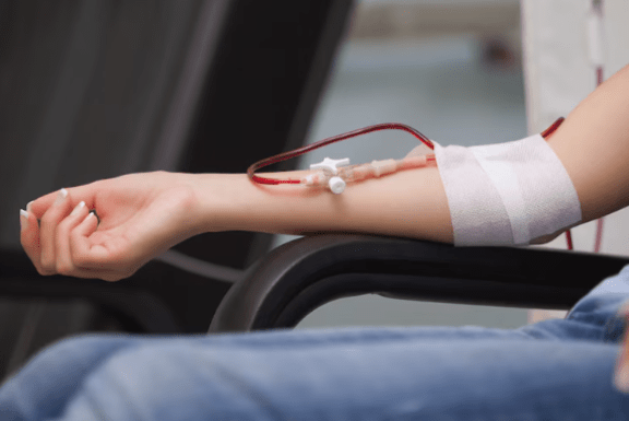 Junho Vermelho: triagem do sangue garante segurança para doador e receptor, reforça especialista